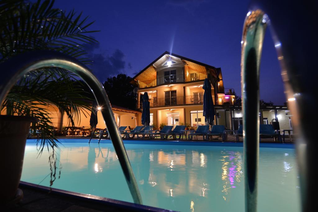 Casa Marina Hotel Eselnita Exterior photo