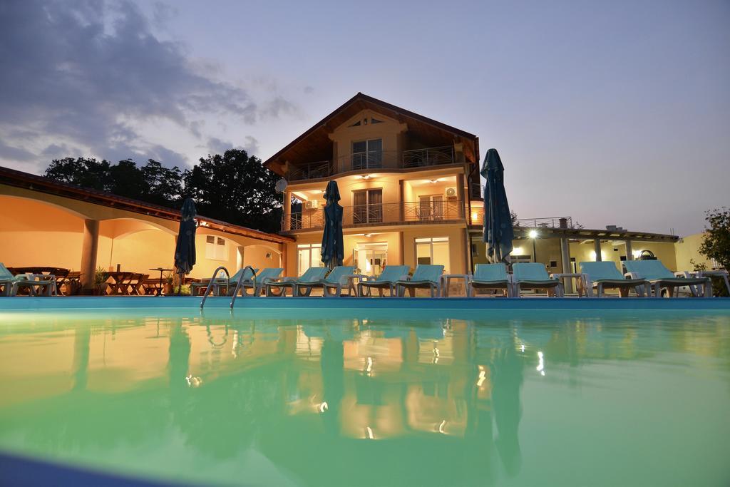 Casa Marina Hotel Eselnita Exterior photo