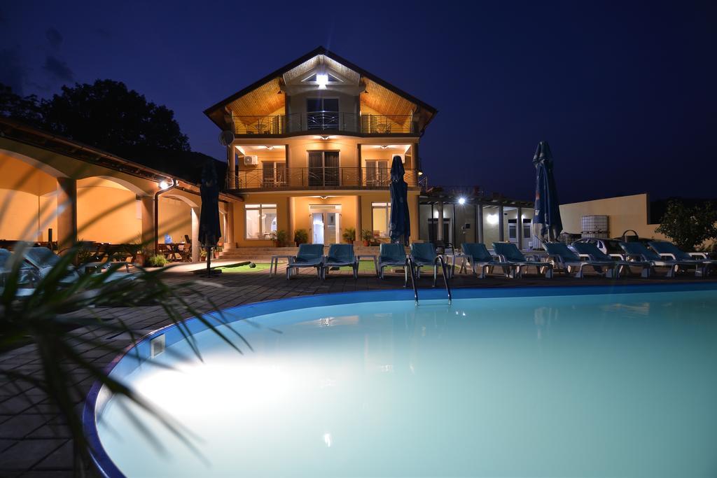 Casa Marina Hotel Eselnita Exterior photo