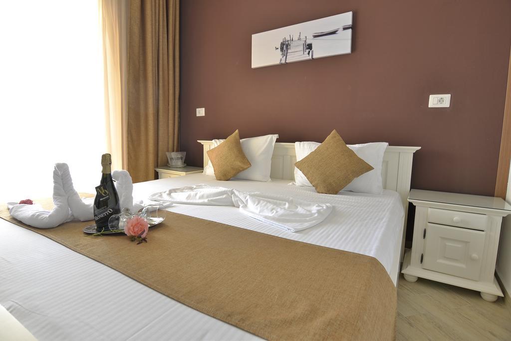 Casa Marina Hotel Eselnita Exterior photo